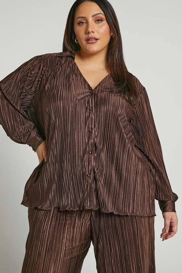 Beca Shirt 8211 Plisse Button Up Shirt In Chocolate Women Showpo Curve Clothes
