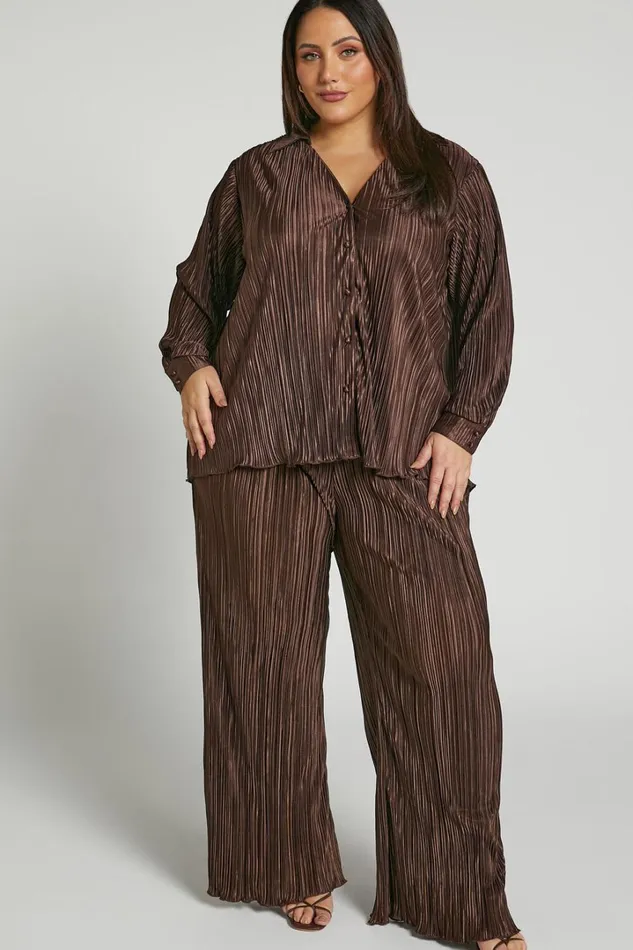 Beca Shirt 8211 Plisse Button Up Shirt In Chocolate Women Showpo Curve Clothes