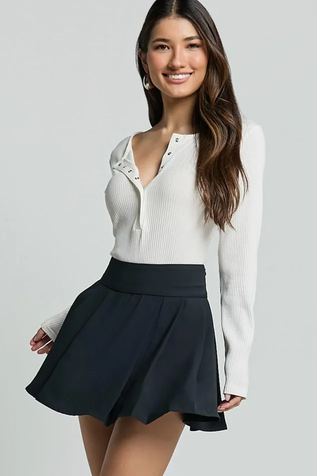 Charla Skort 8211 Pleated Mini Skort In Black Women Showpo Skirts