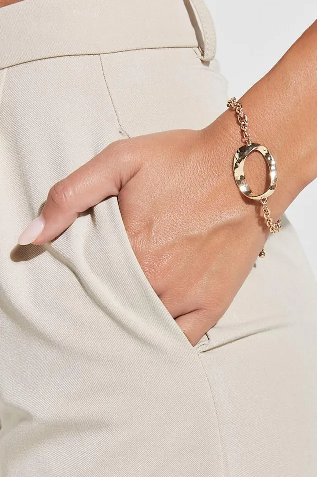 Dolores Bracelet 8211 Open Circle Shape Chain Bracelet In Gold Women Showpo Bracelets