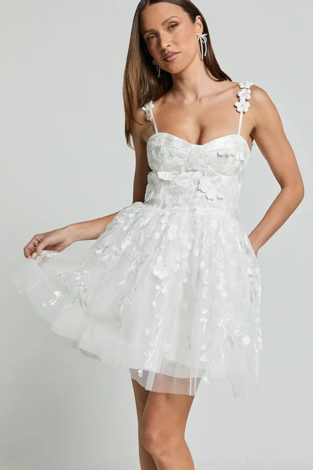 Everheart Mini Dress 8211 Sweetheart Bustier Lace Dress In White Women Showpo Dresses
