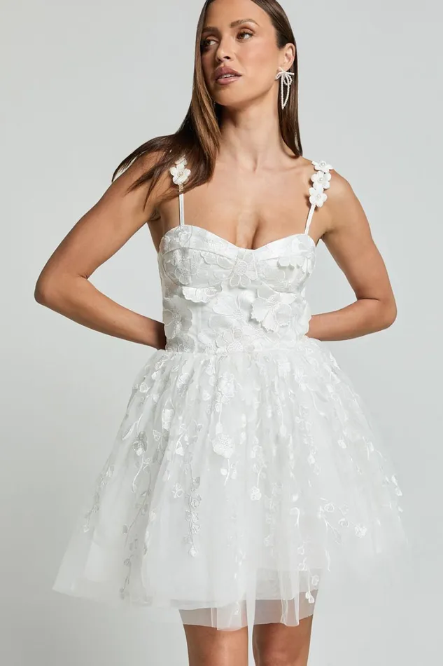 Everheart Mini Dress 8211 Sweetheart Bustier Lace Dress In White Women Showpo Dresses