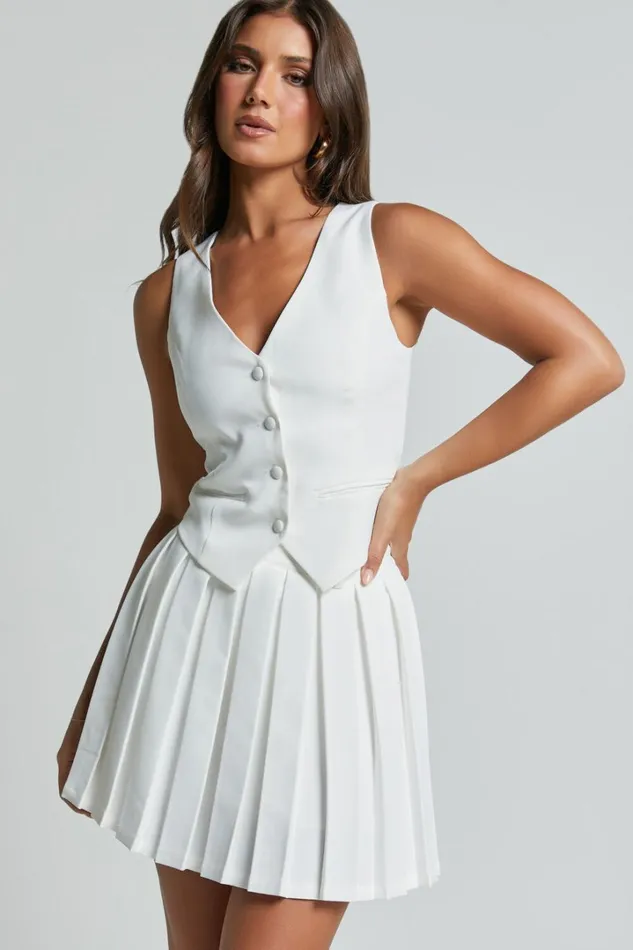 Harlee Vest 8211 Fitted V Neck Tailored Vest Top In White Women Showpo Tops
