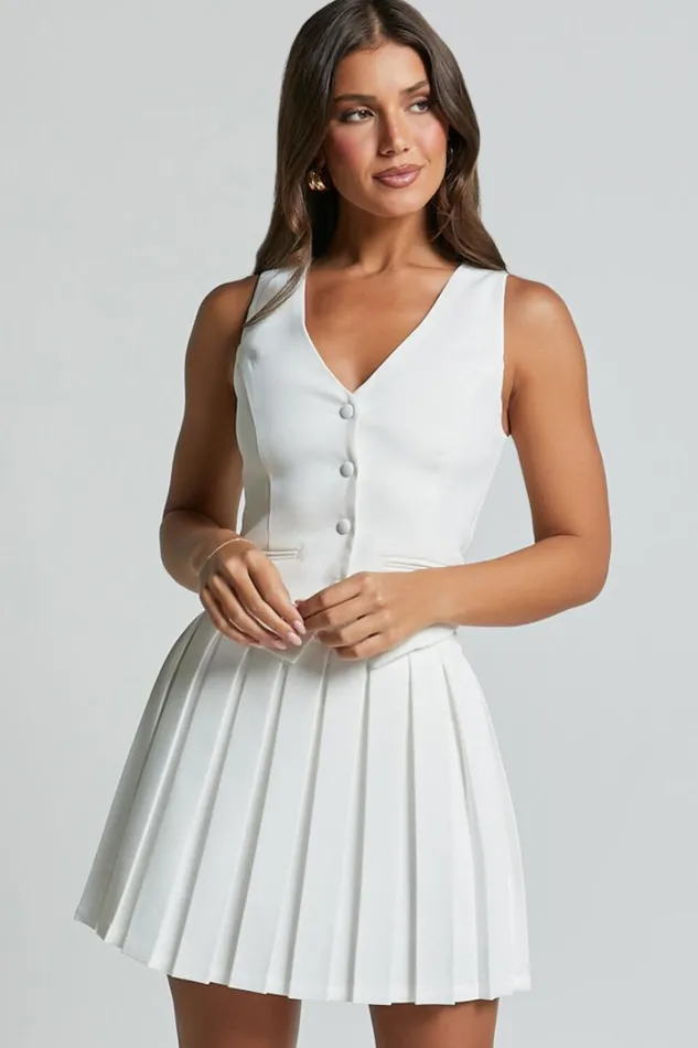 Harlee Vest 8211 Fitted V Neck Tailored Vest Top In White Women Showpo Tops
