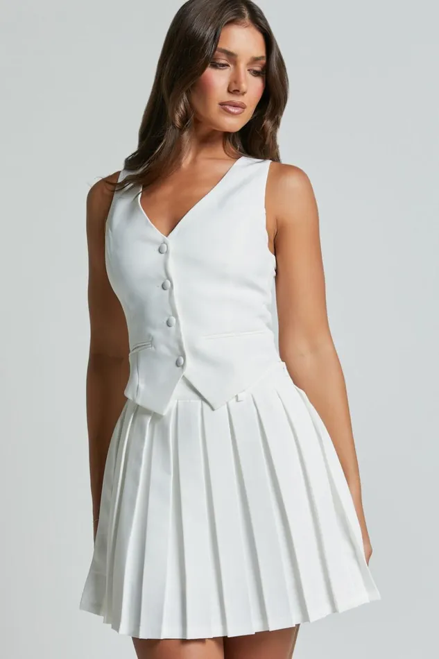 Harlee Vest 8211 Fitted V Neck Tailored Vest Top In White Women Showpo Tops