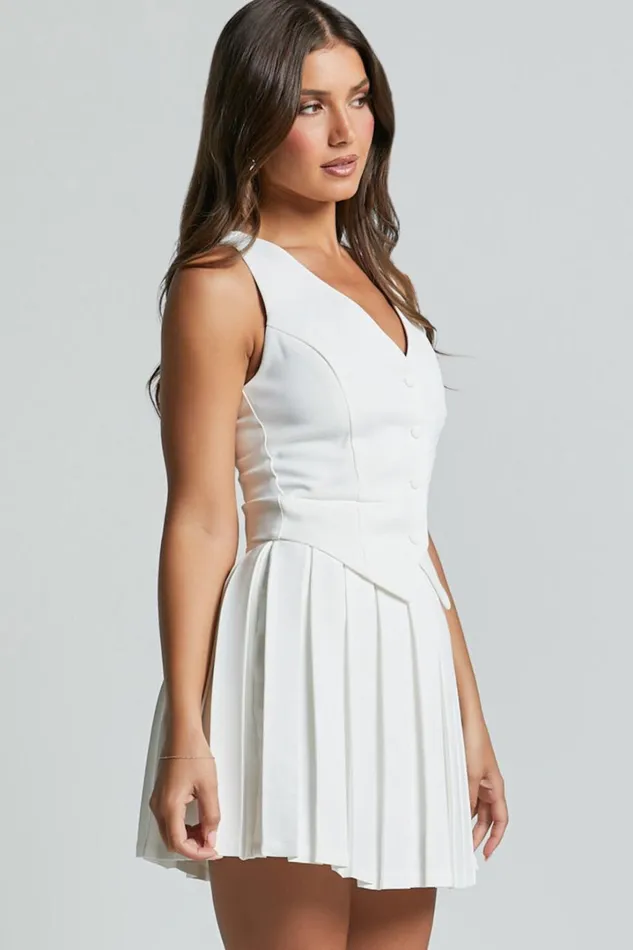 Harlee Vest 8211 Fitted V Neck Tailored Vest Top In White Women Showpo Tops