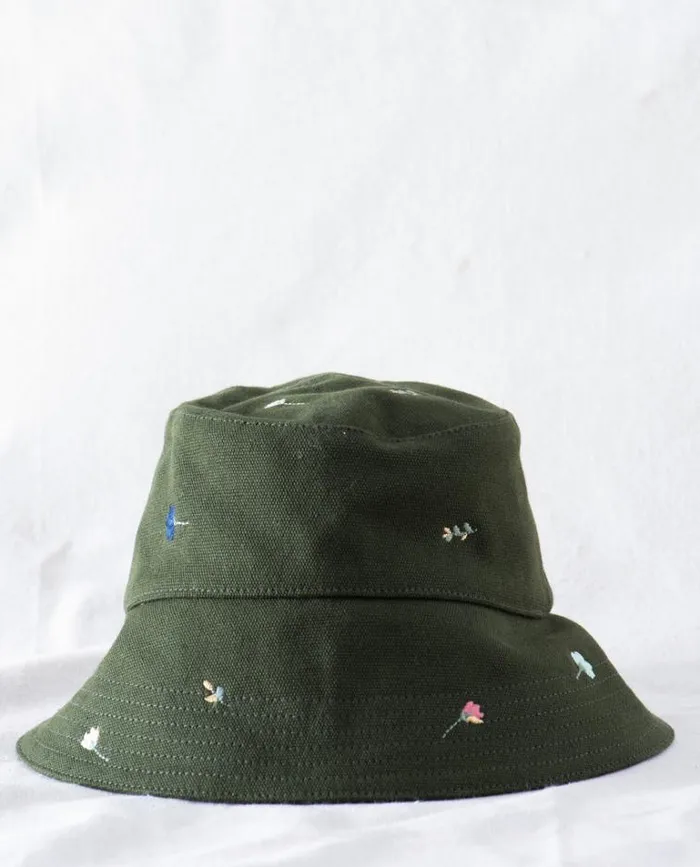 Hats Women039s The Great The Bucket Hat Army With Tossed Floral Embroidery