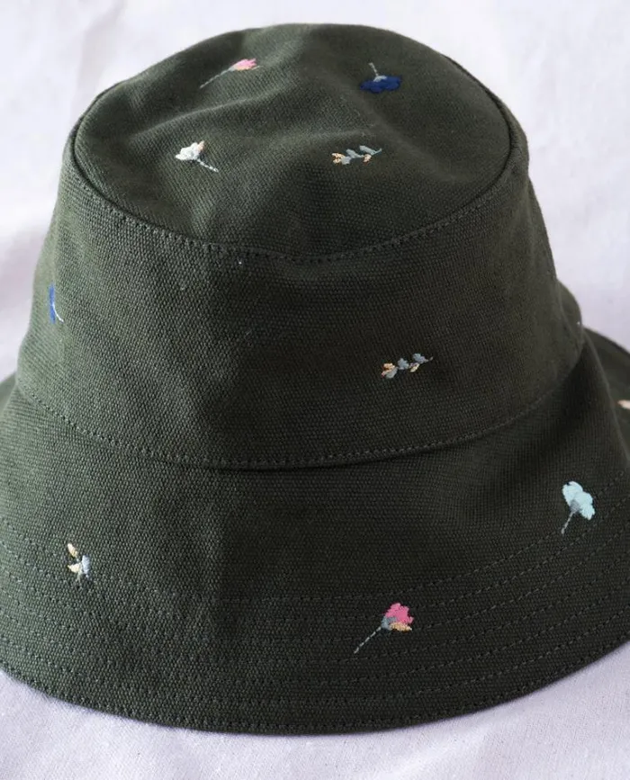 Hats Women039s The Great The Bucket Hat Army With Tossed Floral Embroidery