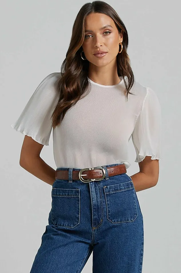 Lennon Top 8211 Scoop Neck Short Sleeve Pleated Top In White Women Showpo Tops
