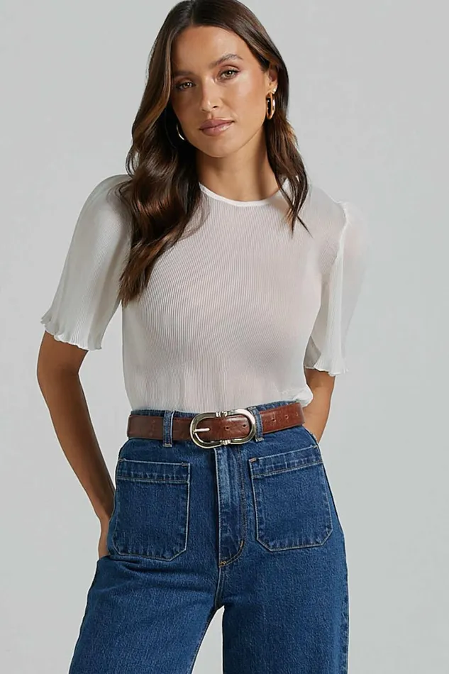 Lennon Top 8211 Scoop Neck Short Sleeve Pleated Top In White Women Showpo Tops