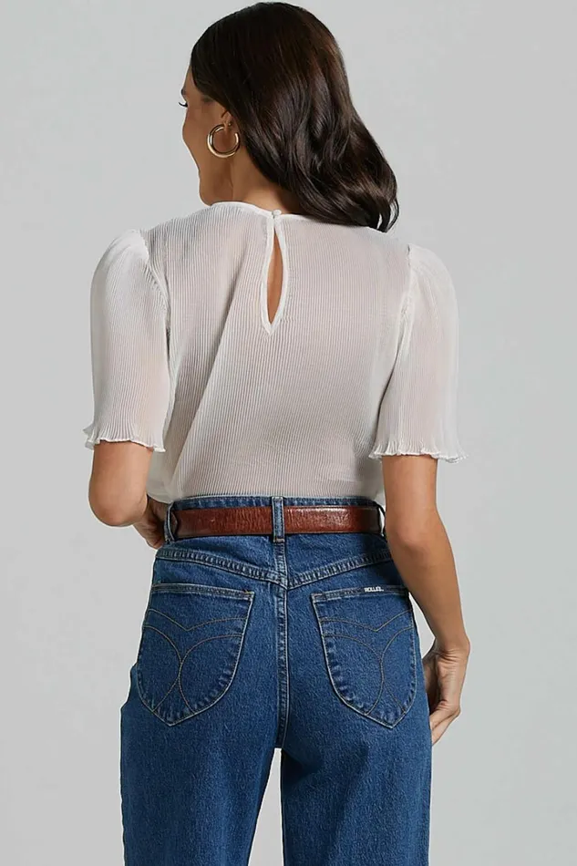 Lennon Top 8211 Scoop Neck Short Sleeve Pleated Top In White Women Showpo Tops