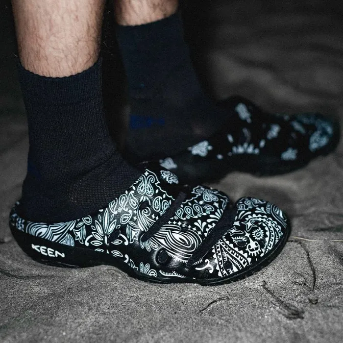 Men KEEN SlipOns Yogui Arts HandS Black Slide Men KEEN SlipOns Yogui Arts HandS Black Slide
