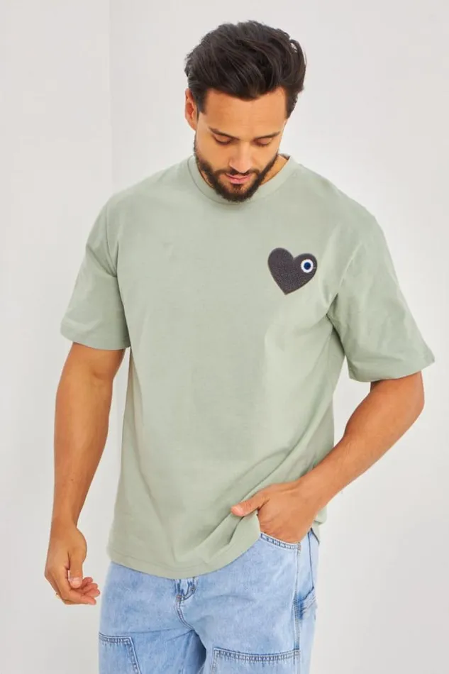 Men TShirt Oversize Vert Clair Empicement Oeil Coeur Gris Vertclair Brentiny Paris TShirts Men TShirt Oversize Vert Clair Empicement Oeil Coeur Gris Vertclair Brentiny Paris TShirts