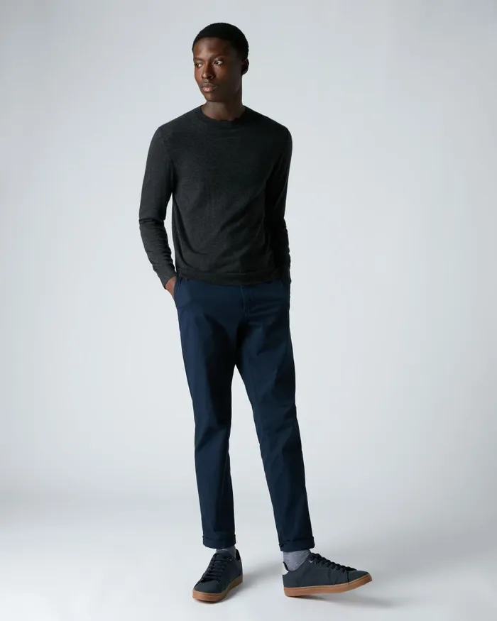 NPeal Jumpers Men Covent Fine Gauge Cashmere Round Neck Jumper Dark Charcoal Grey