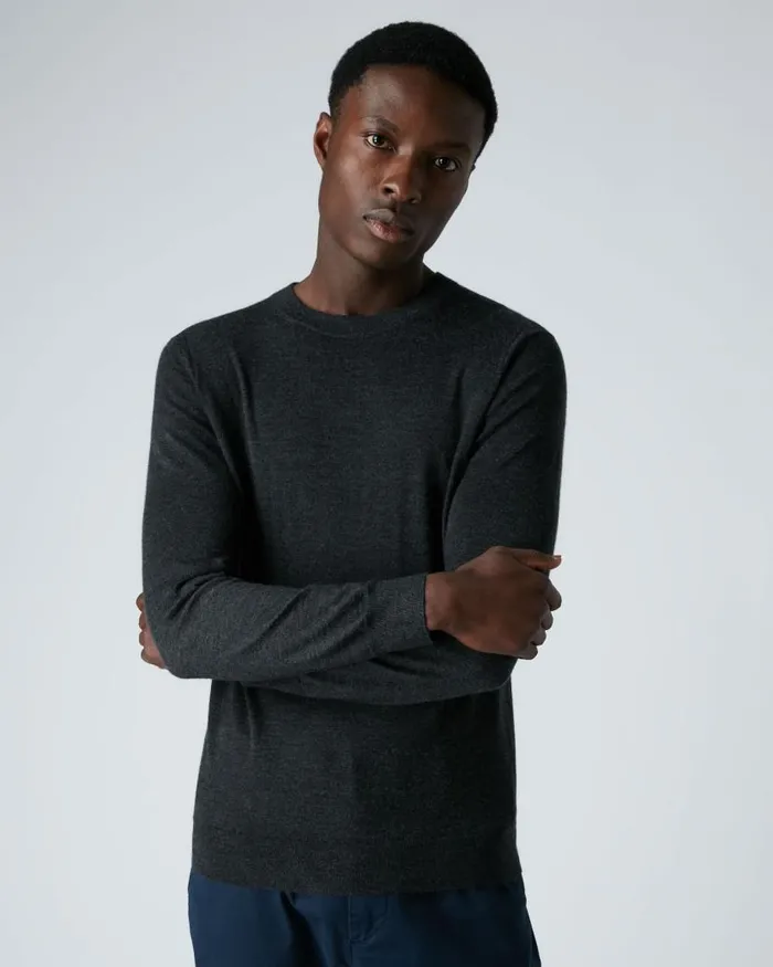 NPeal Jumpers Men Covent Fine Gauge Cashmere Round Neck Jumper Dark Charcoal Grey