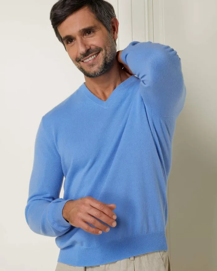 NPeal Jumpers Men The Burlington V Neck Cashmere Jumper Atlas Blue
