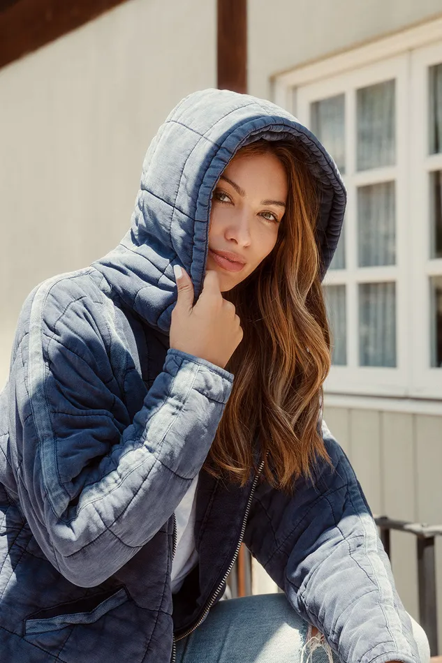 Quilted Heirloom Wovens Long Sleeve Batwing Hooded Zip Up Jacket Outerwear Chaser Brand Womens