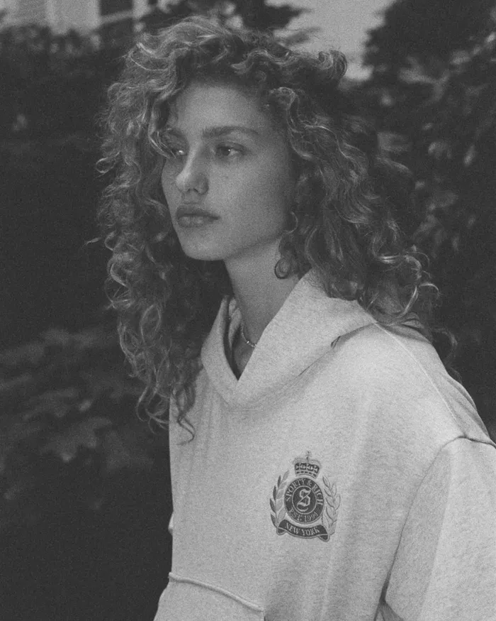 Sweatshirts Women Sporty and Rich NY Crest Cropped Hoodie 8211 Heather GrayGold