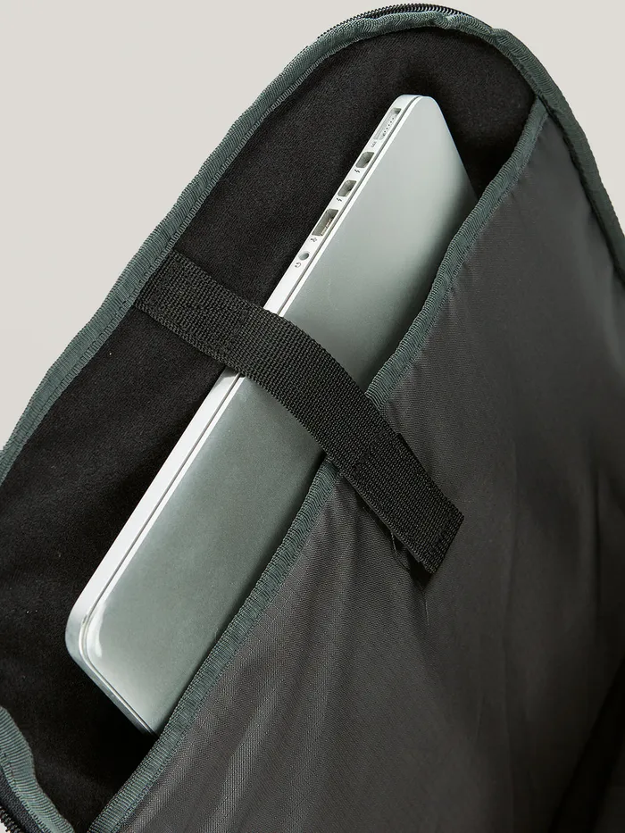Volcom Bags and Backpacks Daytripper Bag 8211 Black Black 8211 Mens