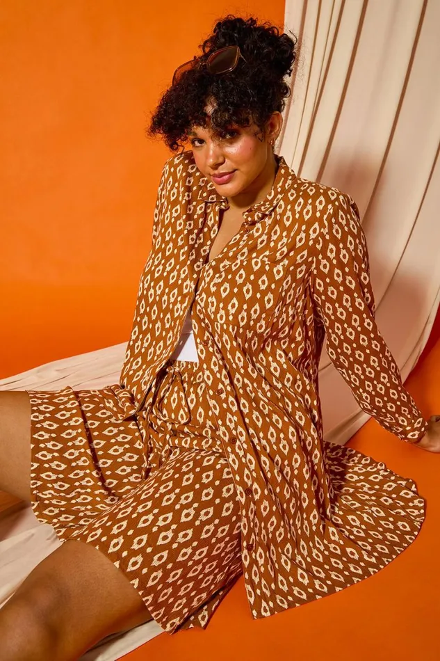 Women Curve Crinkle Printed Longline Shirt Roman Tops