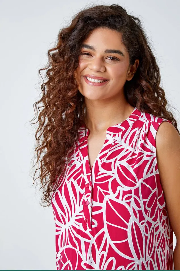 Women Fuchsia Sleeveless VNeck Linear Print Stretch Top Roman Tops