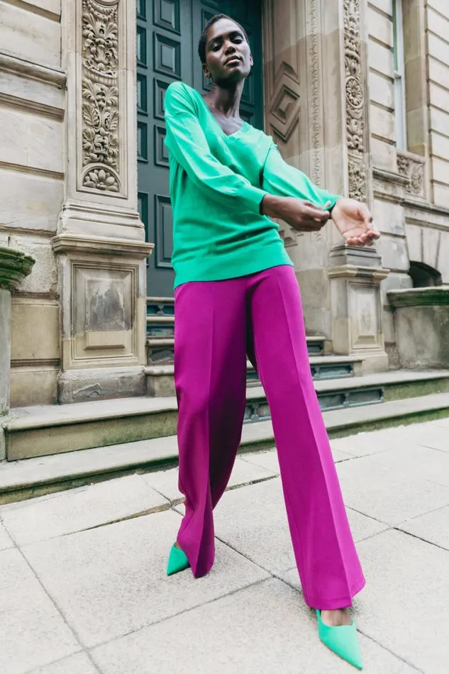 Women Green Plain Stretch VNeck Longline Jumper Roman Knitwear