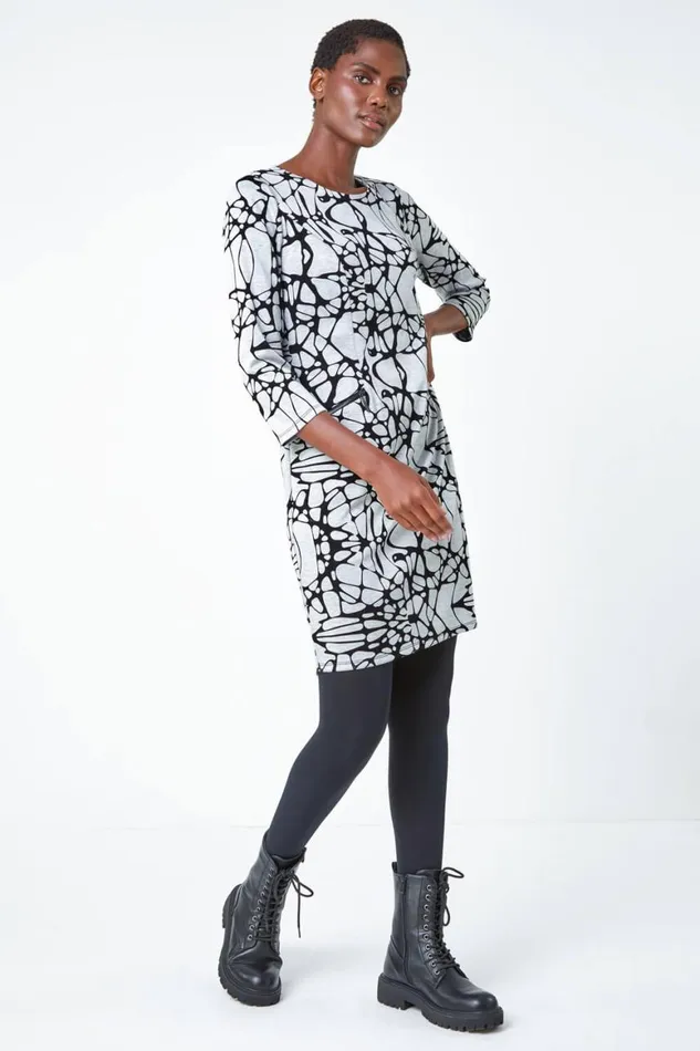 Women Grey Linear Print Shift Dress Roman Dresses