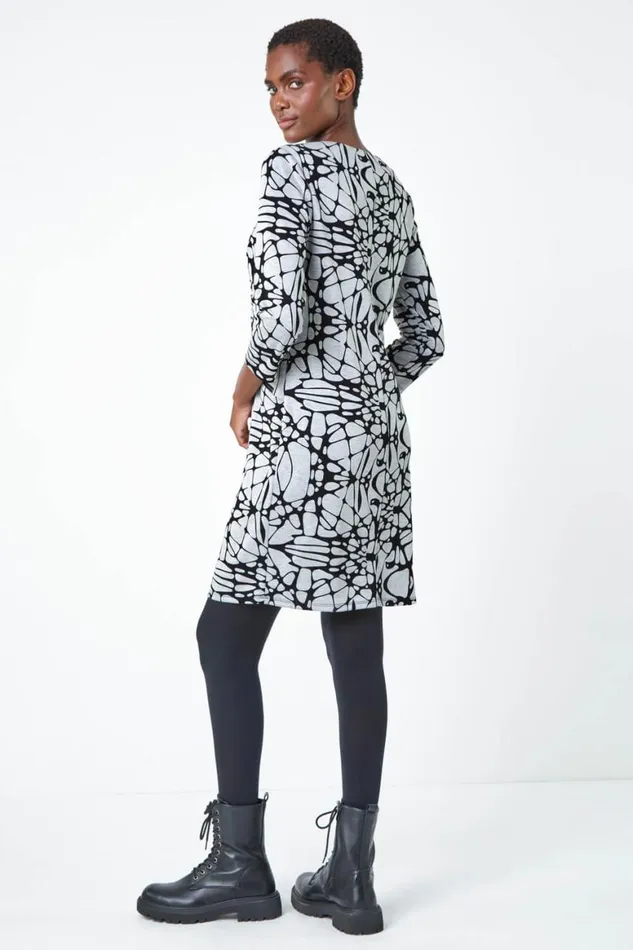 Women Grey Linear Print Shift Dress Roman Dresses