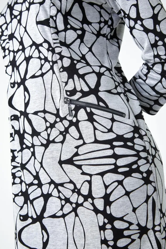 Women Grey Linear Print Shift Dress Roman Dresses