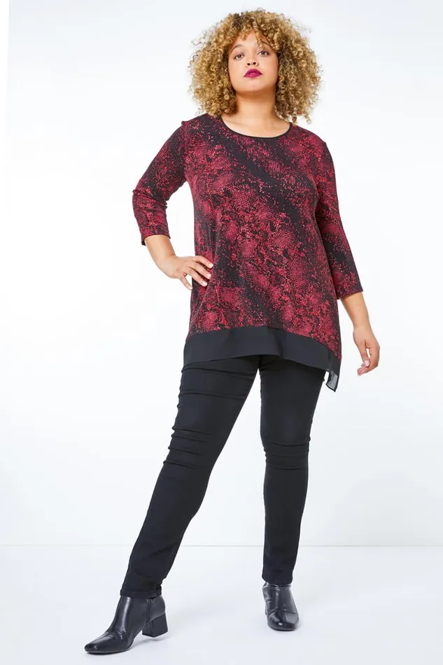 Women Red Curve Animal Contrast Hem Top Roman Tops